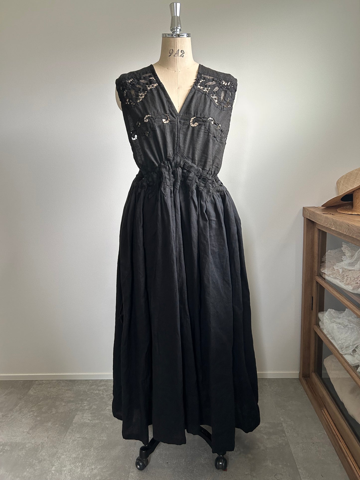No.５｜黒のジャンパーワンピース
