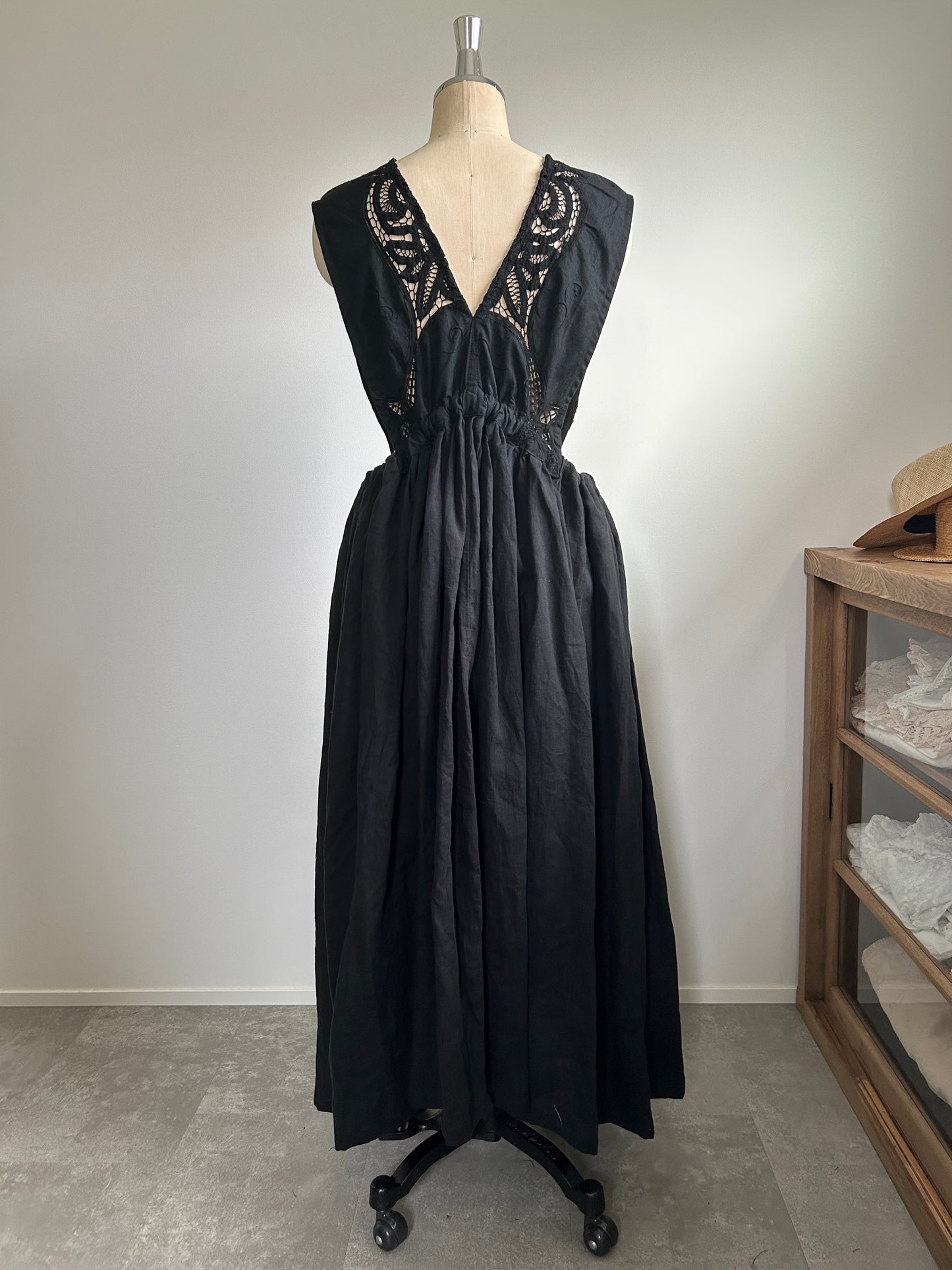 No.０１１｜黒のジャンパーワンピース