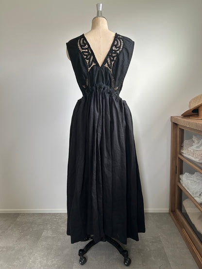 No.０１１｜黒のジャンパーワンピース