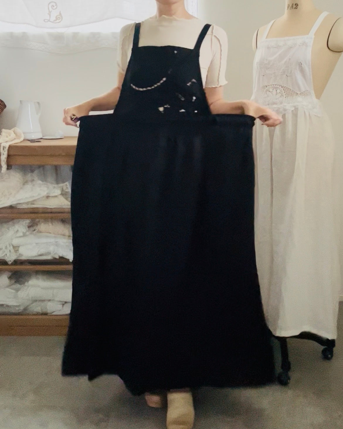 『a』｜黒のストラップワンピース