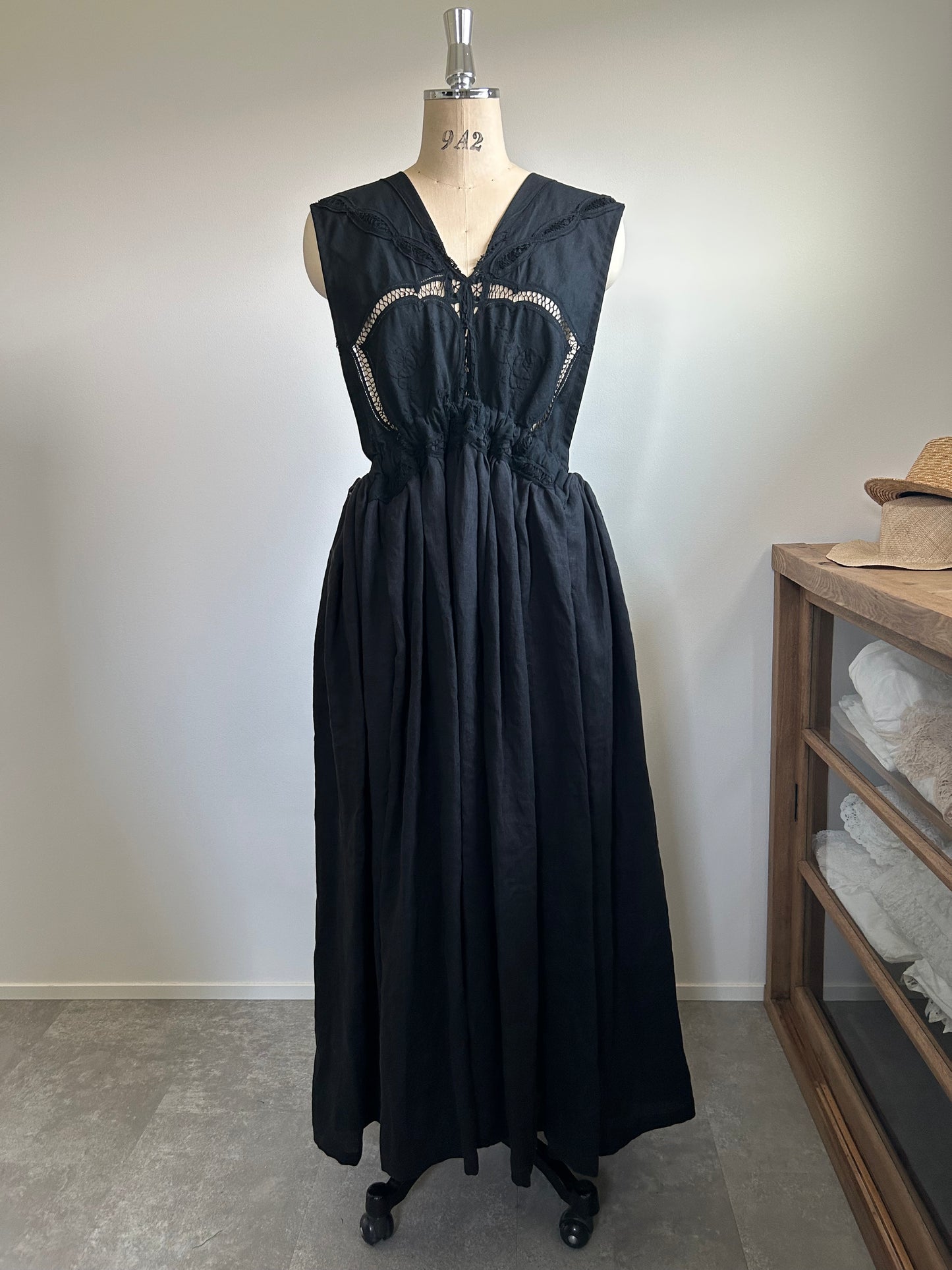 No.１｜黒のジャンパーワンピース