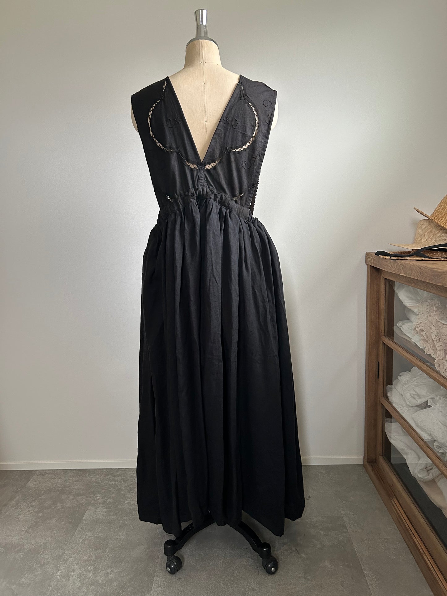No.１｜黒のジャンパーワンピース