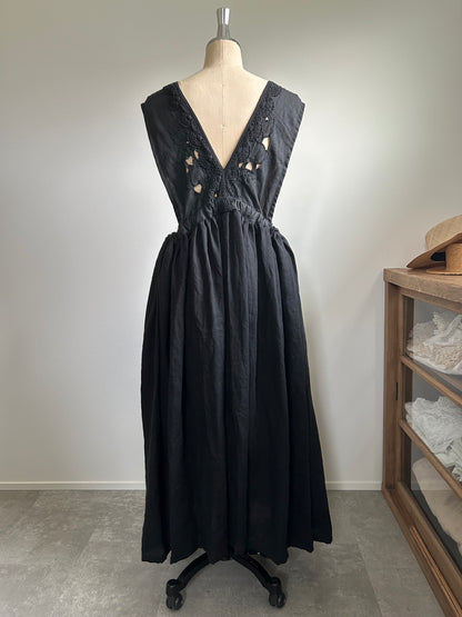 No.４｜黒のジャンパーワンピース