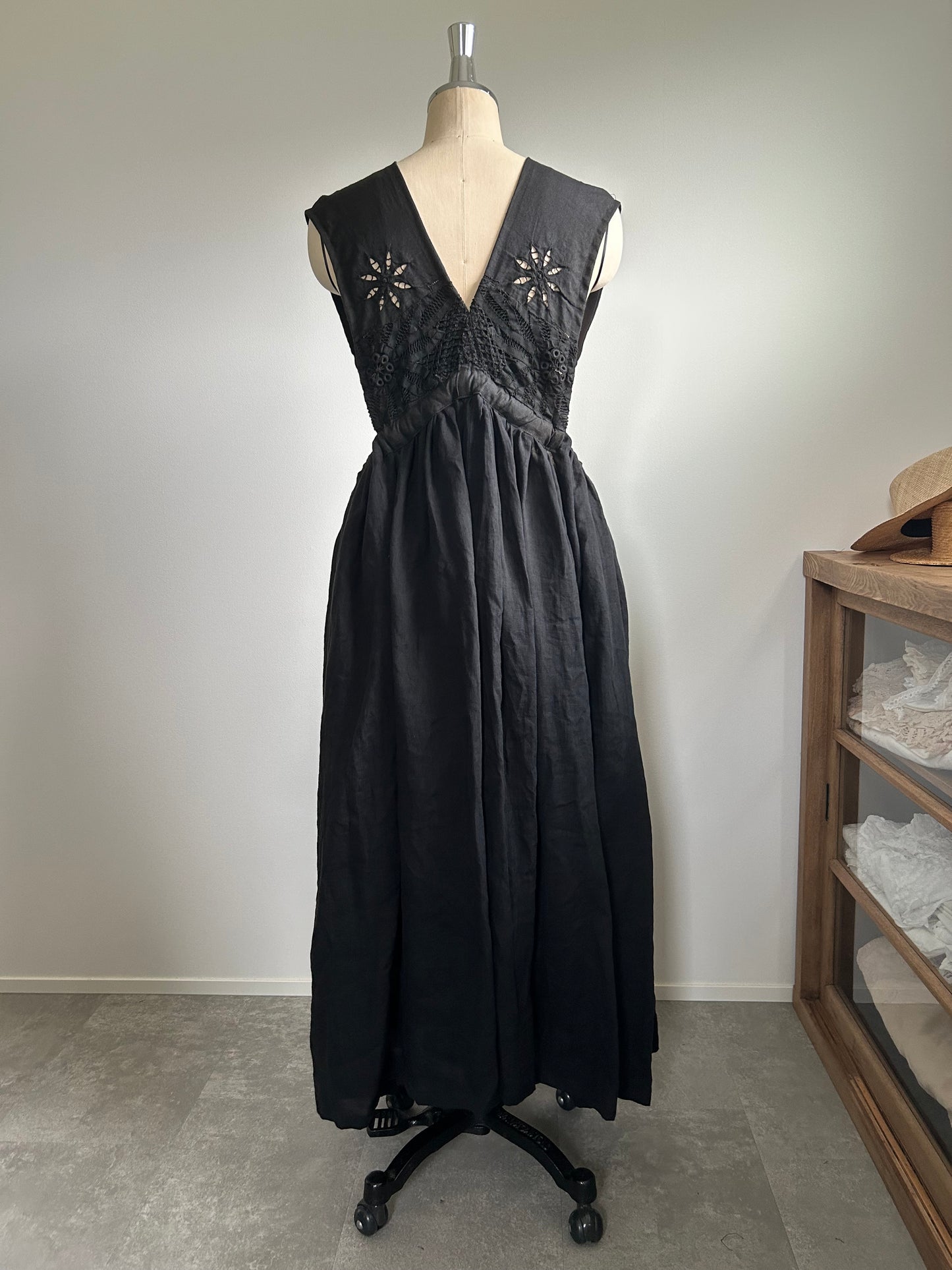 No.５｜黒のジャンパーワンピース