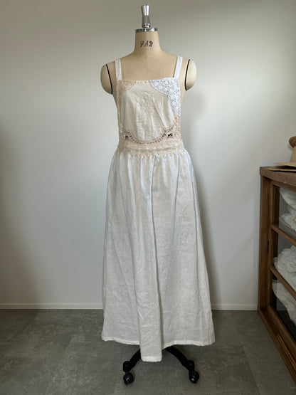 『ｄ』｜白のストラップワンピース